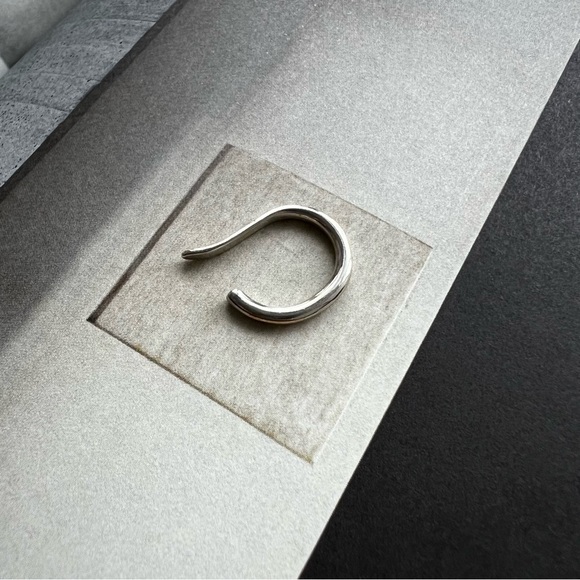 SASKIA DIEZ Silver Wire Ear Cuff - Picture 5 of 7